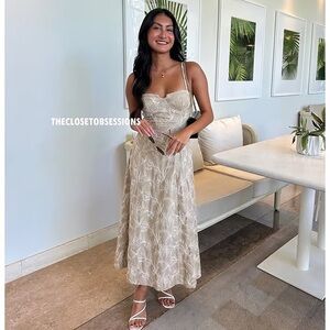 ZARA WOMAN RAISED EMBROIDERED FLORAL MIDI DRESS ECRU BEIGE | 3447/682